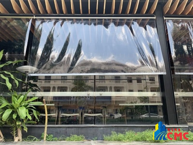 Bạt nhựa trong suốt làm mái che quán cà phê, nhà hàng, ban công