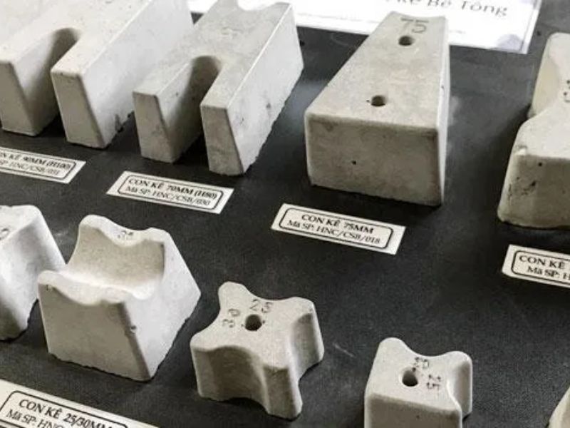 Viên kê bê tông (hay còn gọi là cục kê cốt thép, kê sắt bê tông) là sản phẩm được đúc từ bê tông mác cao