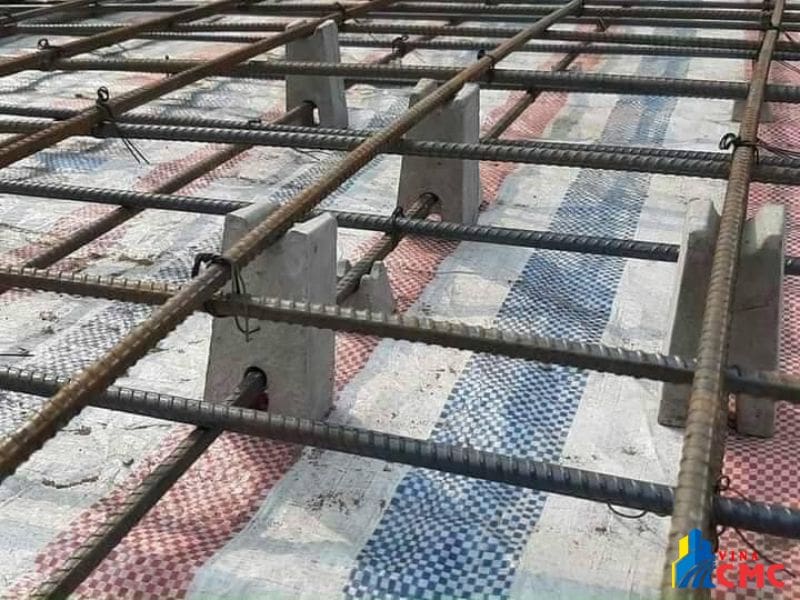 Vì sao cần sử dụng viên kê thay cho vật liệu tạm (gạch, đá, gỗ,…)?